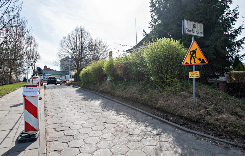 Przebudowują parking przy Bema zdjęcie nr 346027