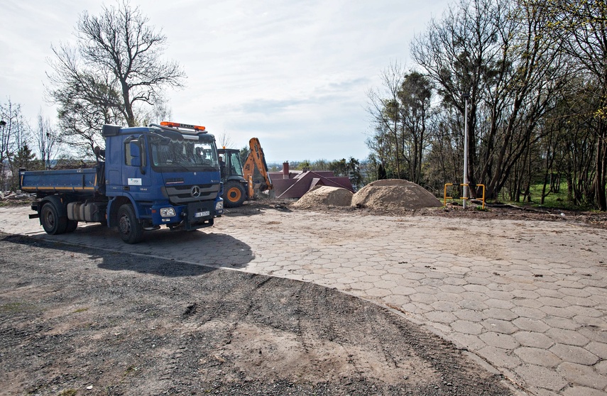 Przebudowują parking przy Bema zdjęcie nr 346033