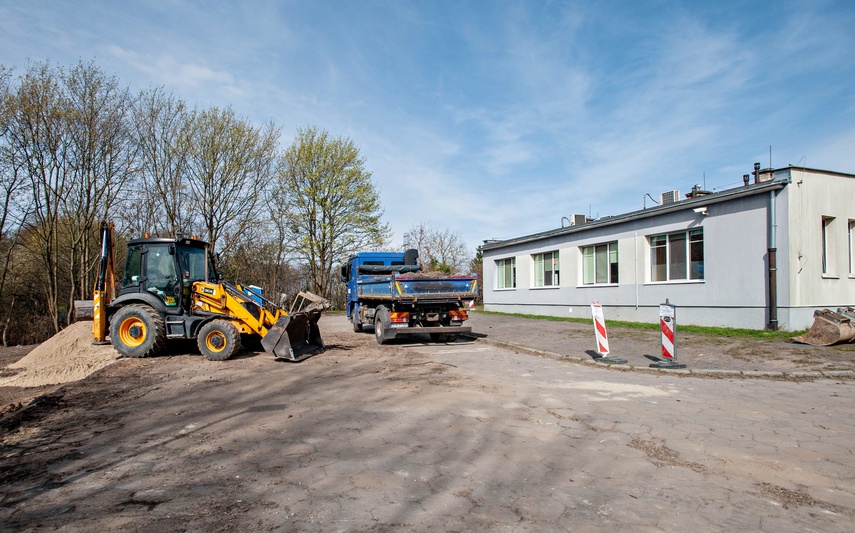 Przebudowują parking przy Bema zdjęcie nr 346035