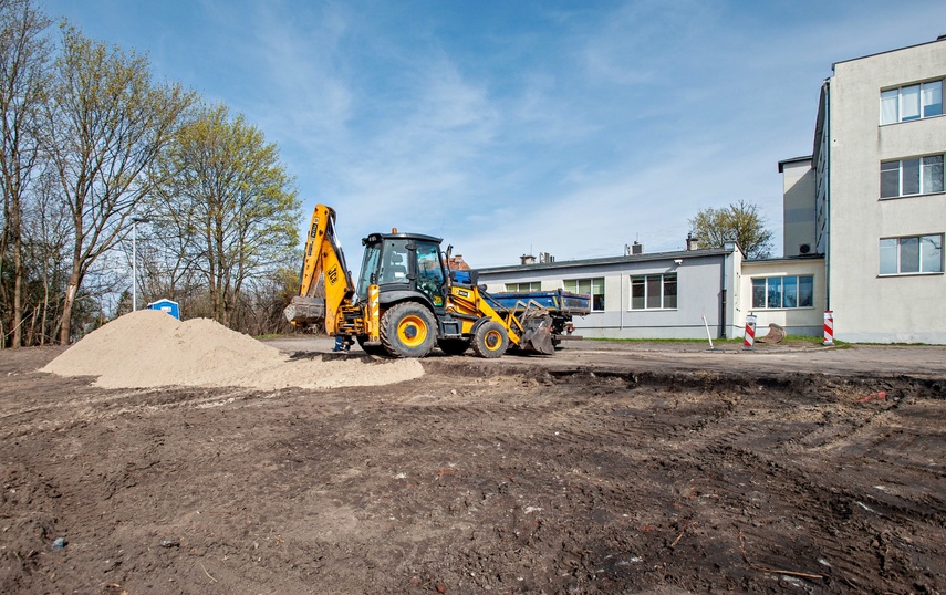 Przebudowują parking przy Bema zdjęcie nr 346036