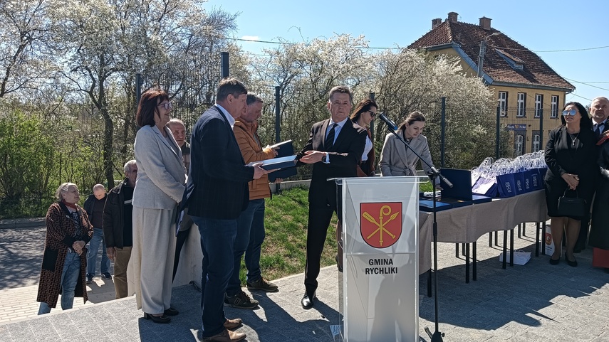 Urzędowe otwarcie z pompą  zdjęcie nr 346268