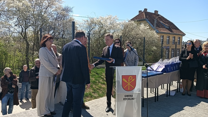 Urzędowe otwarcie z pompą  zdjęcie nr 346267