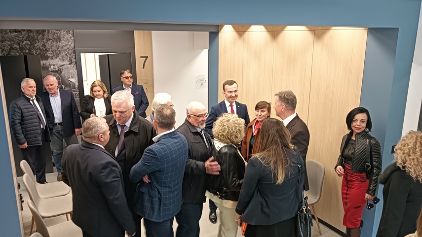 Urzędowe otwarcie z pompą  zdjęcie nr 346345