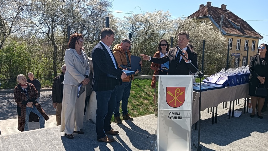 Urzędowe otwarcie z pompą  zdjęcie nr 346270