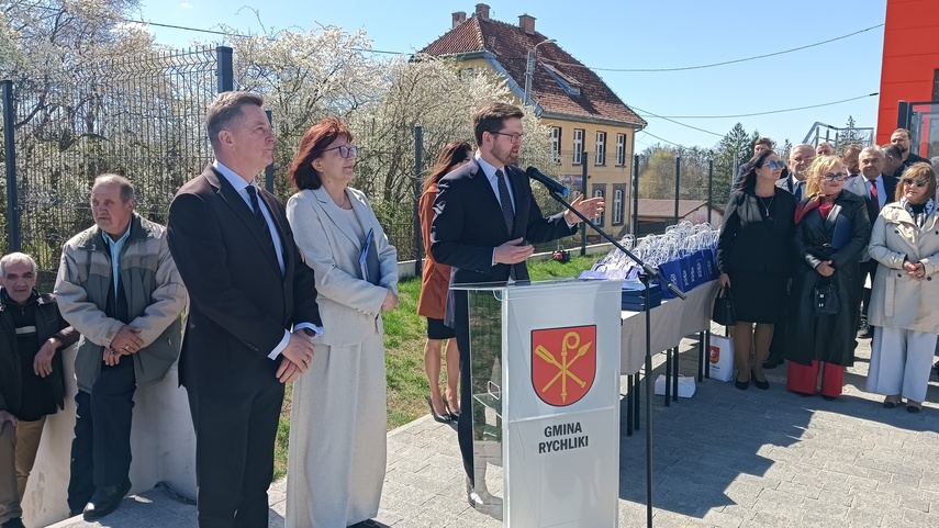 Urzędowe otwarcie z pompą  zdjęcie nr 346273