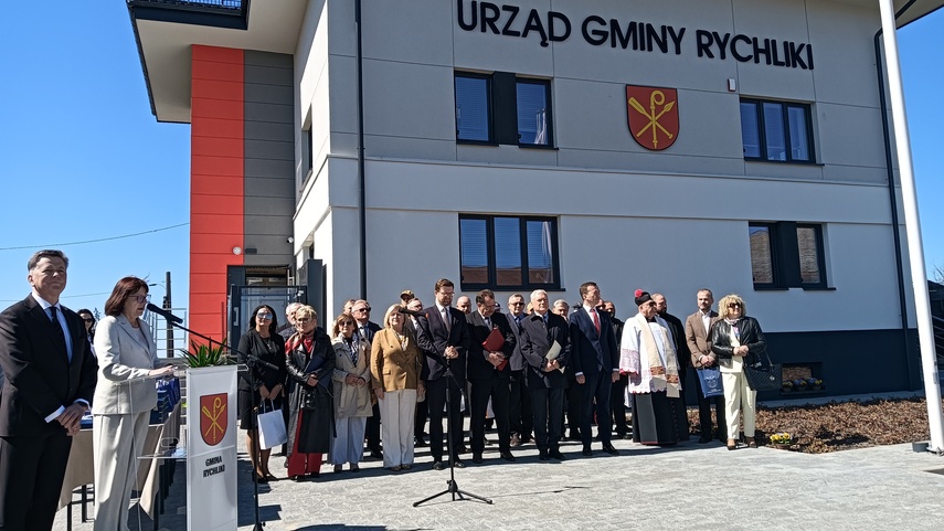 Urzędowe otwarcie z pompą  zdjęcie nr 346255