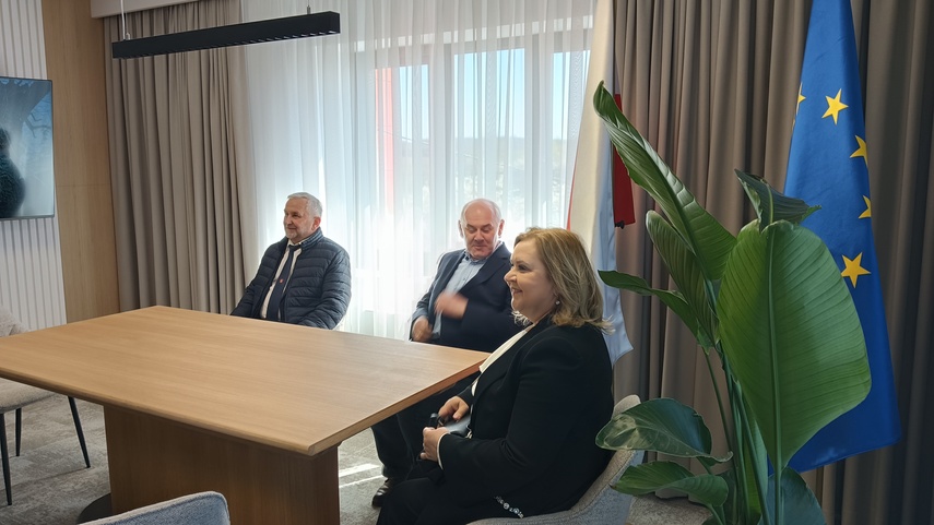 Urzędowe otwarcie z pompą  zdjęcie nr 346302