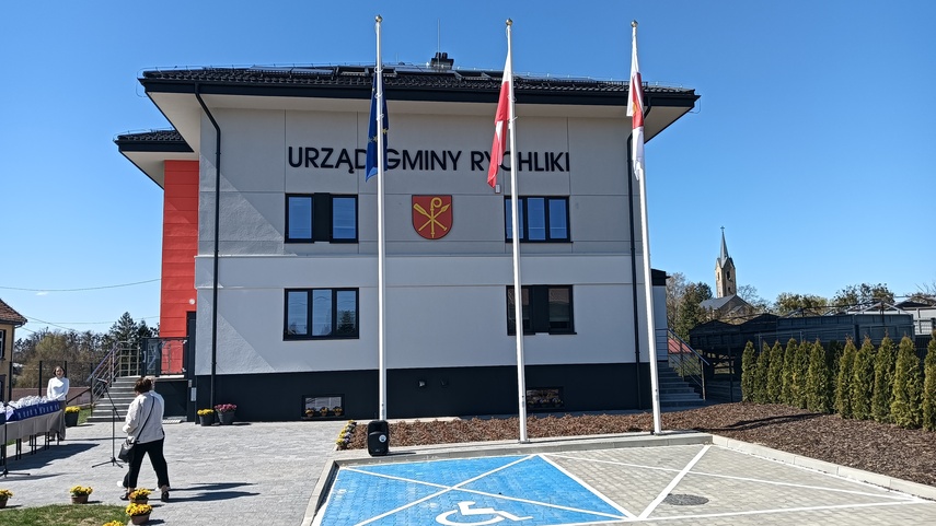 Urzędowe otwarcie z pompą  zdjęcie nr 346246