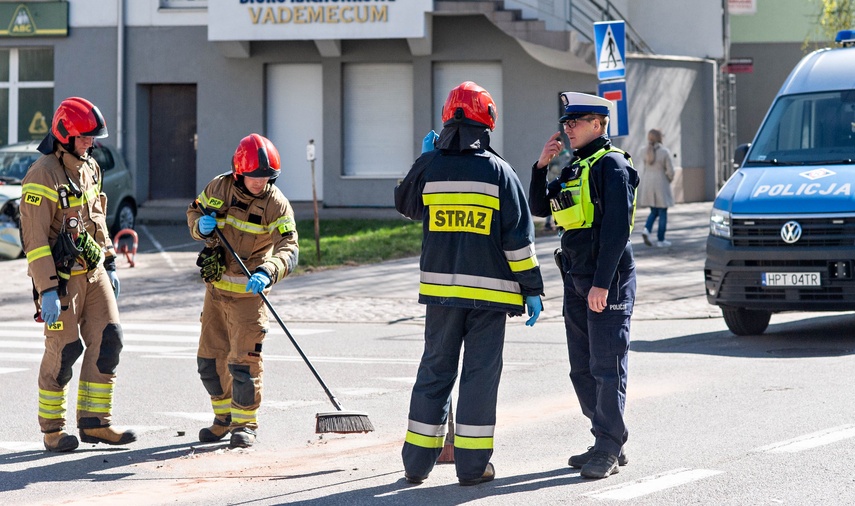 Nieostrożność przyczyną stłuczki zdjęcie nr 346351