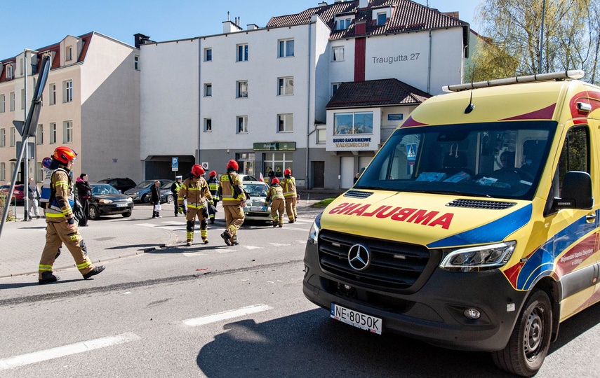 Nieostrożność przyczyną stłuczki zdjęcie nr 346348