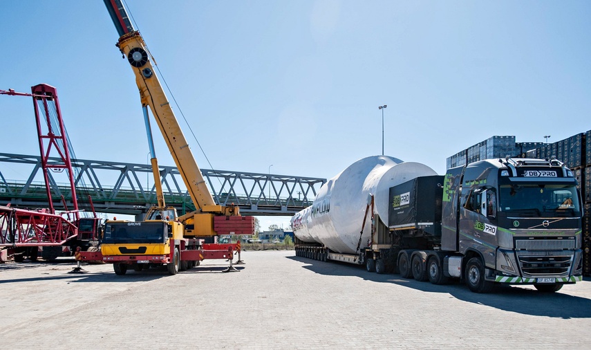 Wyjątkowy ładunek w porcie  zdjęcie nr 346368