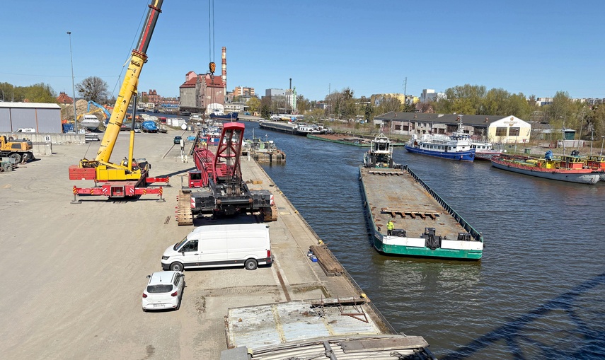 Wyjątkowy ładunek w porcie  zdjęcie nr 346362