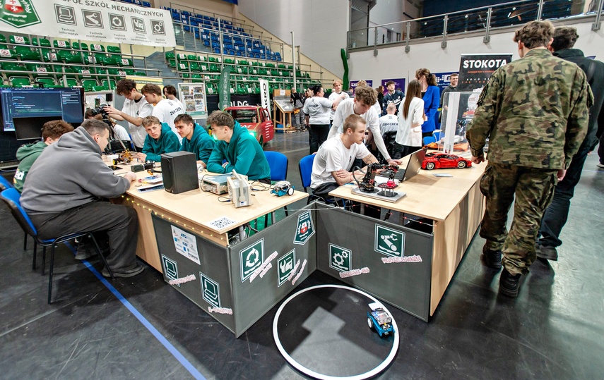 Młodzież szuka swojej przyszłości zdjęcie nr 346379