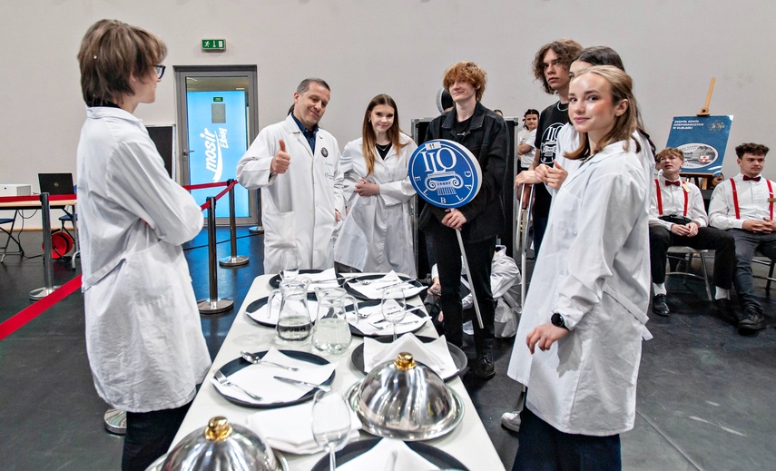 Młodzież szuka swojej przyszłości zdjęcie nr 346397