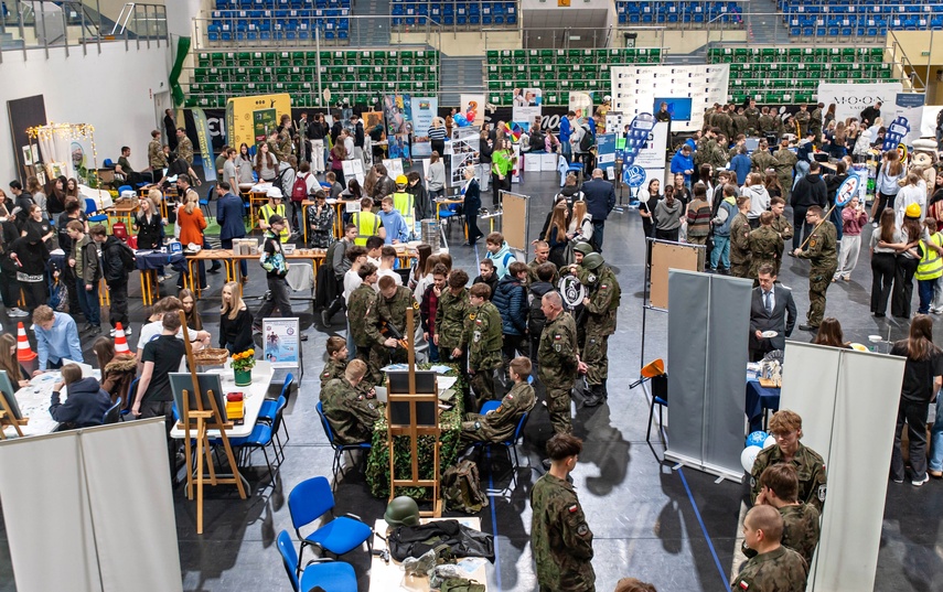 Młodzież szuka swojej przyszłości zdjęcie nr 346373