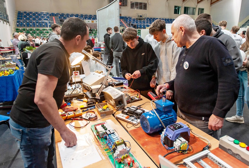 Młodzież szuka swojej przyszłości zdjęcie nr 346376