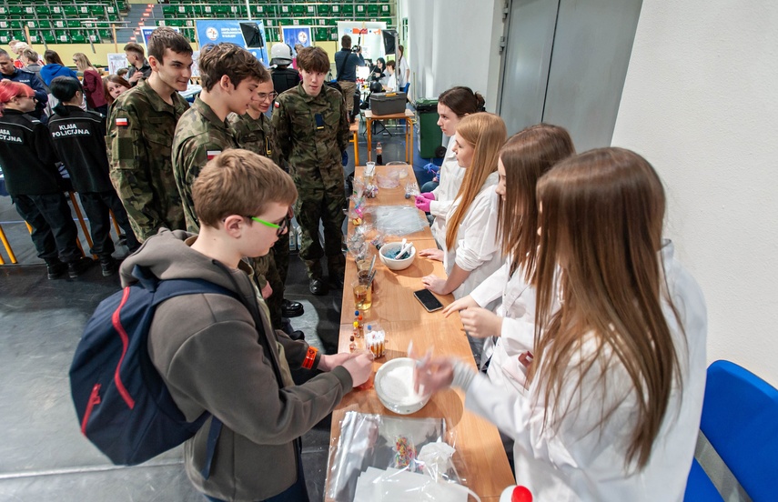 Młodzież szuka swojej przyszłości zdjęcie nr 346391