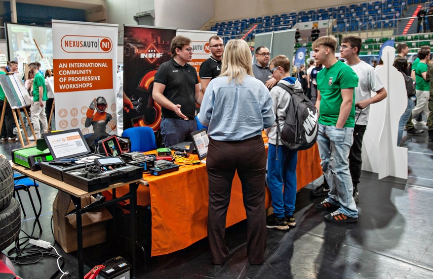 Młodzież szuka swojej przyszłości zdjęcie nr 346385