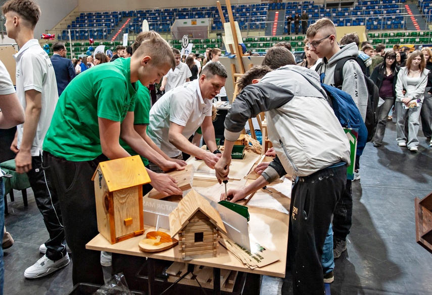 Młodzież szuka swojej przyszłości zdjęcie nr 346383