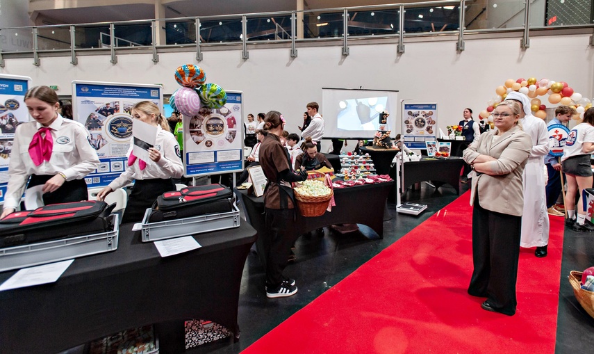 Młodzież szuka swojej przyszłości zdjęcie nr 346399