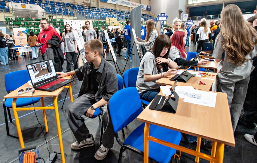 Młodzież szuka swojej przyszłości zdjęcie nr 346389