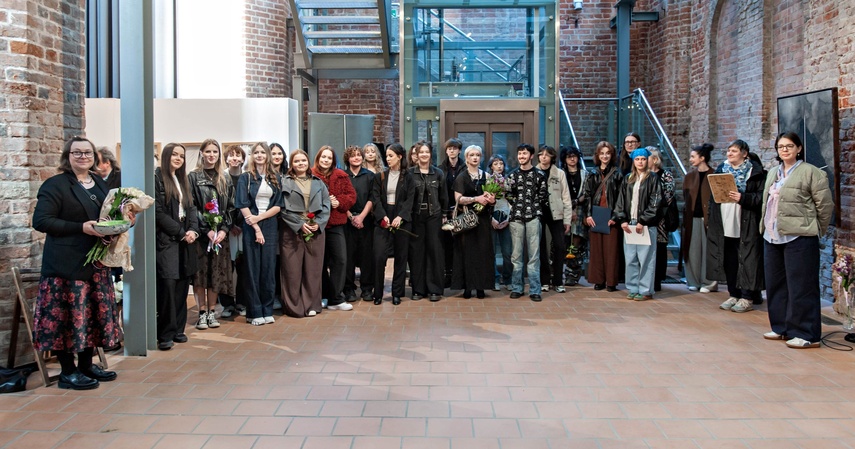 Absolwenci zaprezentowali swoją twórczość zdjęcie nr 346492