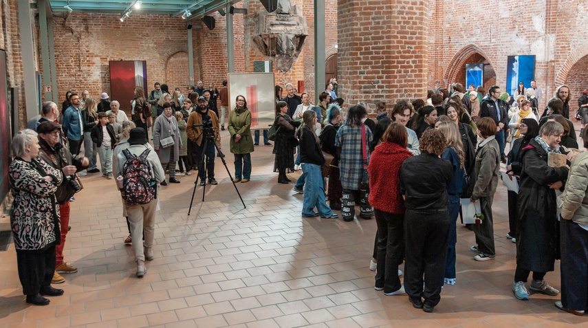 Absolwenci zaprezentowali swoją twórczość zdjęcie nr 346488