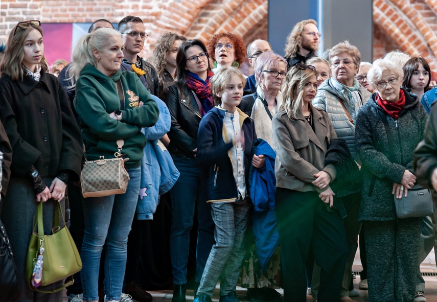 Absolwenci zaprezentowali swoją twórczość zdjęcie nr 346495