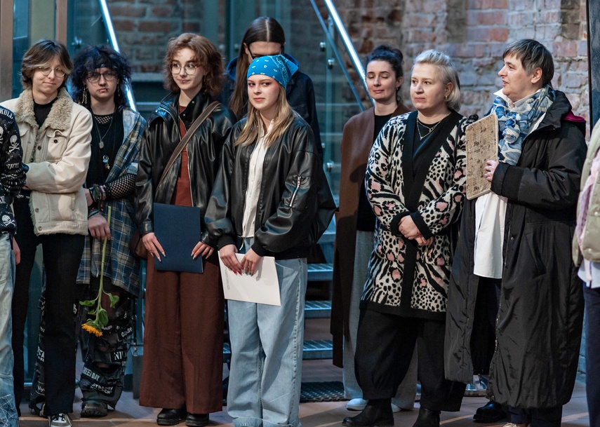 Absolwenci zaprezentowali swoją twórczość zdjęcie nr 346489