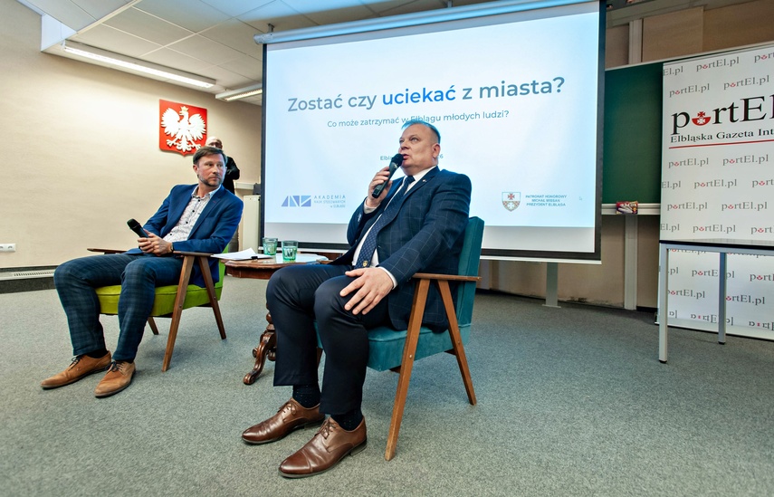 Młodzież debatowała z o tym, czy warto zostać w Elblągu zdjęcie nr 347084