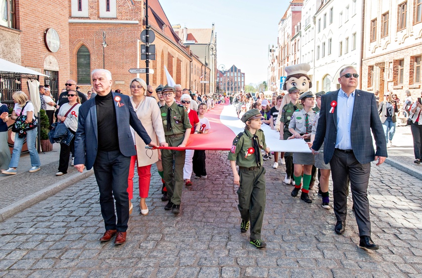 Biało-czerwony marsz przeszedł przez Stare Miasto zdjęcie nr 347175