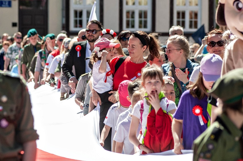 Biało-czerwony marsz przeszedł przez Stare Miasto zdjęcie nr 347180