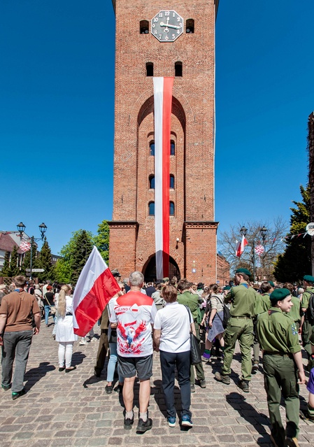 Biało-czerwony marsz przeszedł przez Stare Miasto zdjęcie nr 347202