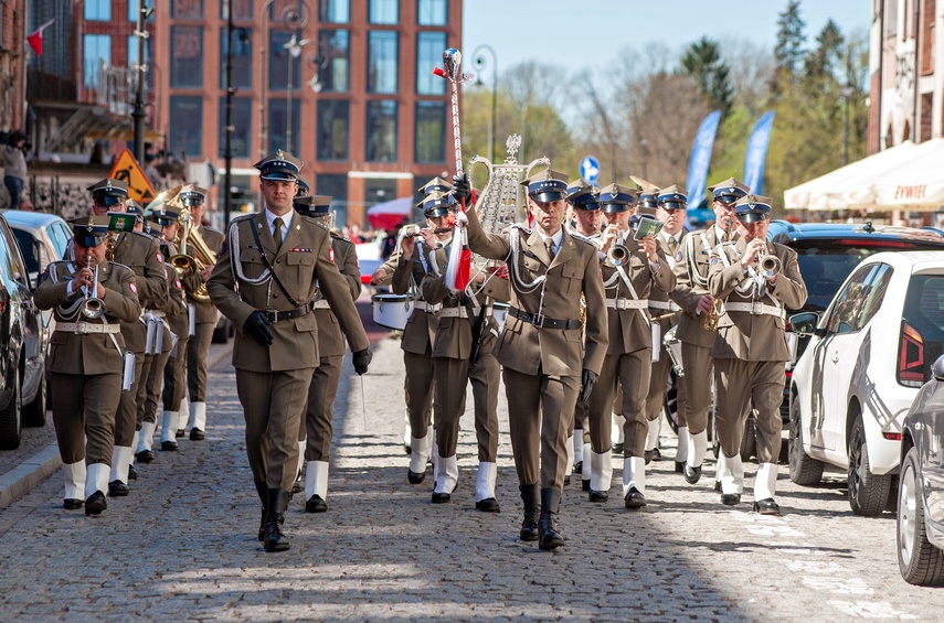 Biało-czerwony marsz przeszedł przez Stare Miasto zdjęcie nr 347173