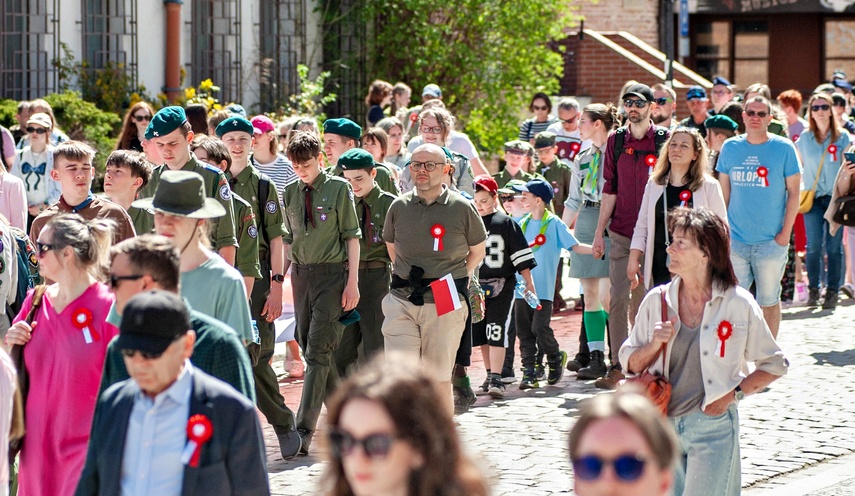 Biało-czerwony marsz przeszedł przez Stare Miasto zdjęcie nr 347187