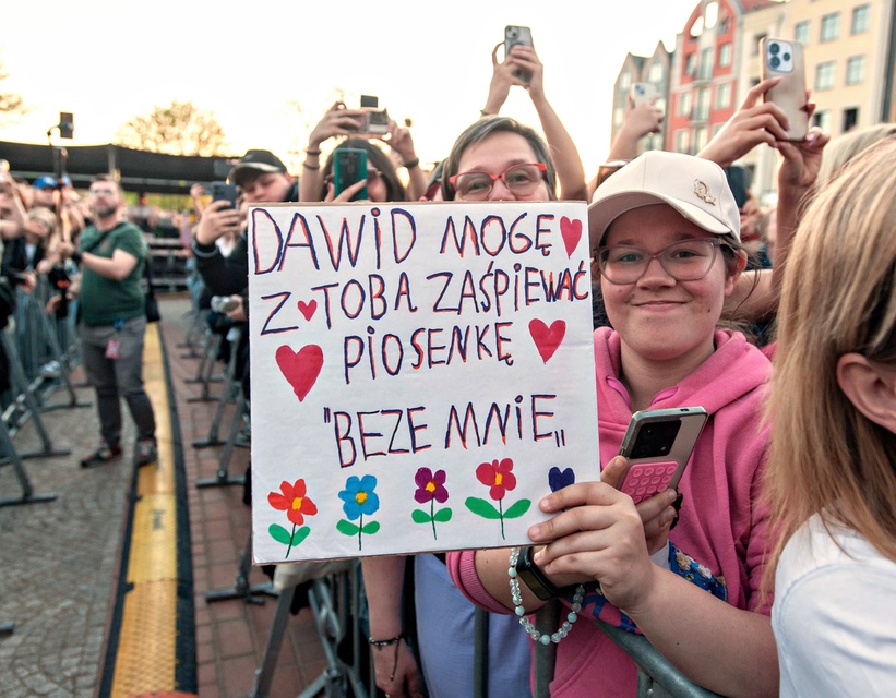 Dawid Kwiatkowski zaśpiewał przed katedrą zdjęcie nr 347211