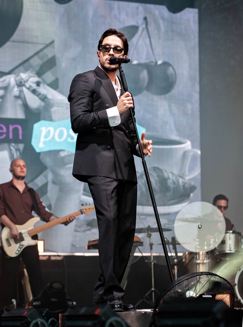 Dawid Kwiatkowski zaśpiewał przed katedrą zdjęcie nr 347219