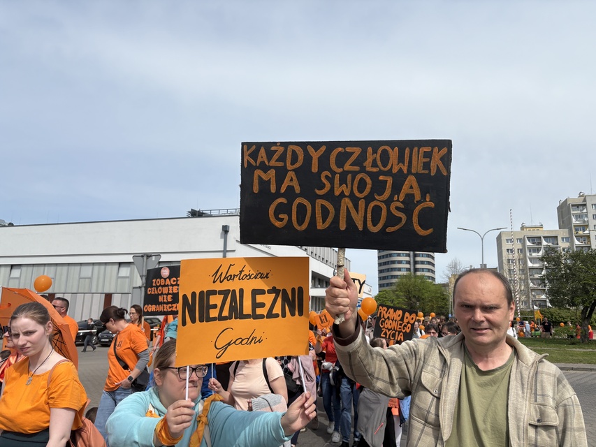 Każdy człowiek ma swoją godność zdjęcie nr 347352