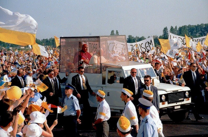 Papież na lotnisku (w obiektywie Henryka Myślińskiego) zdjęcie nr 347582