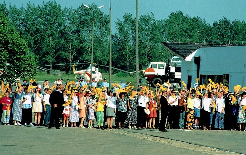 Papież na lotnisku (w obiektywie Henryka Myślińskiego) zdjęcie nr 347573