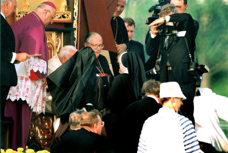 Papież na lotnisku (w obiektywie Henryka Myślińskiego) zdjęcie nr 347600