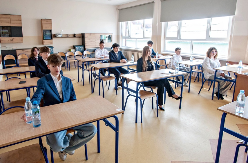 Ósmoklasiści rozpoczęli egzaminacyjny serial zdjęcie nr 347663