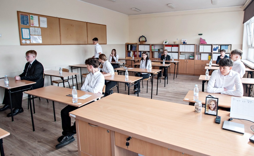 Ósmoklasiści rozpoczęli egzaminacyjny serial zdjęcie nr 347655