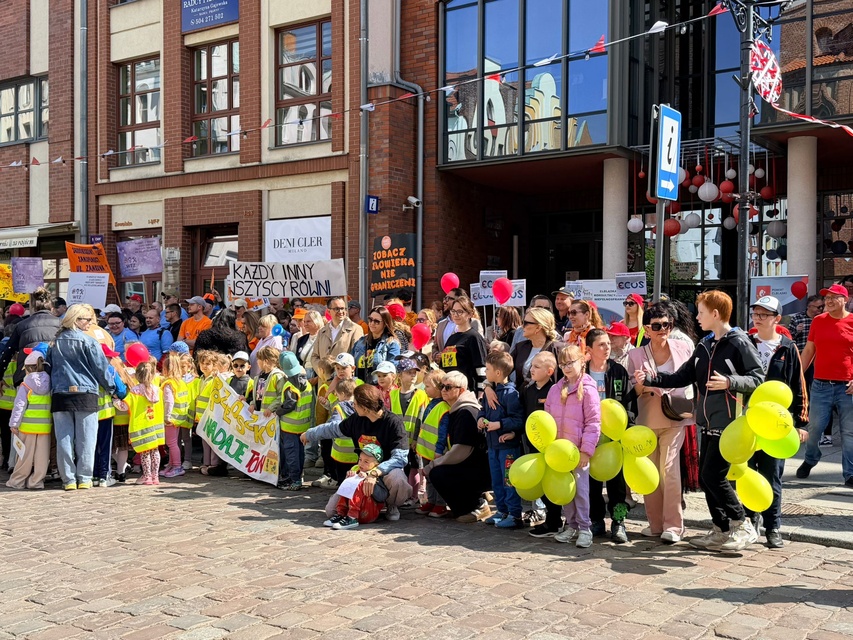 Przemaszerowali przez miasto, promując integrację zdjęcie nr 348113