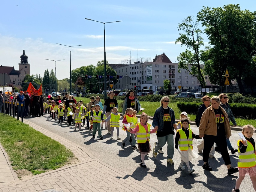 Przemaszerowali przez miasto, promując integrację zdjęcie nr 348118