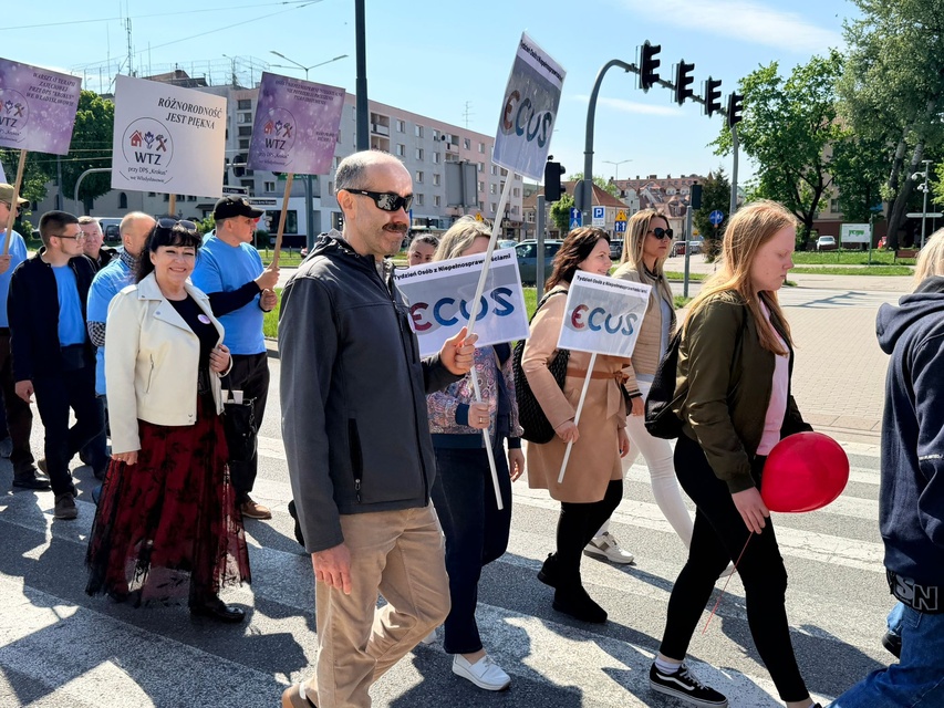 Przemaszerowali przez miasto, promując integrację zdjęcie nr 348117