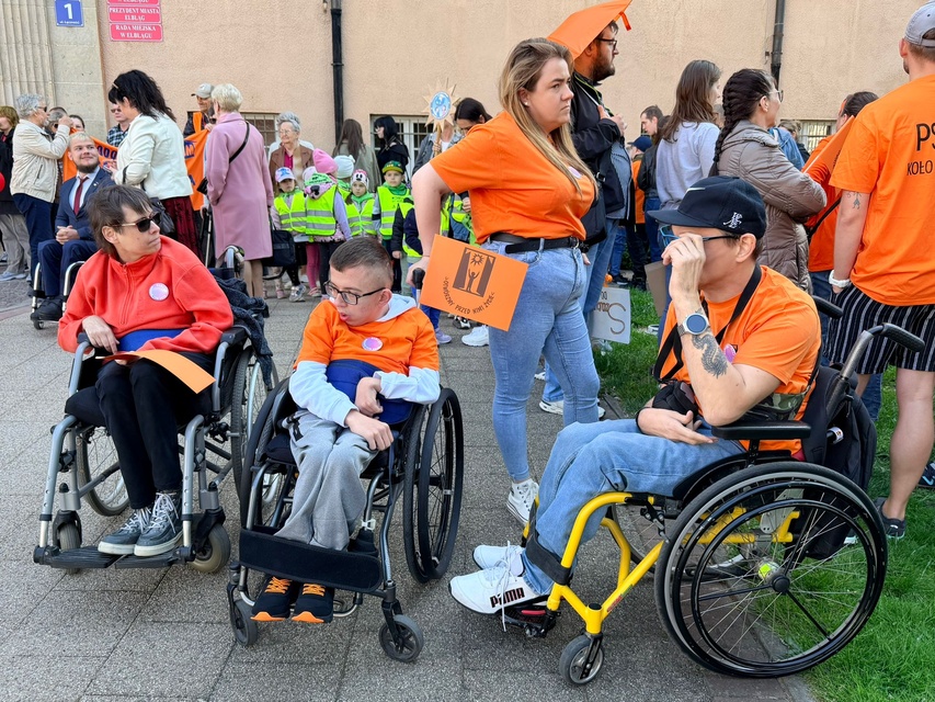 Przemaszerowali przez miasto, promując integrację zdjęcie nr 348137