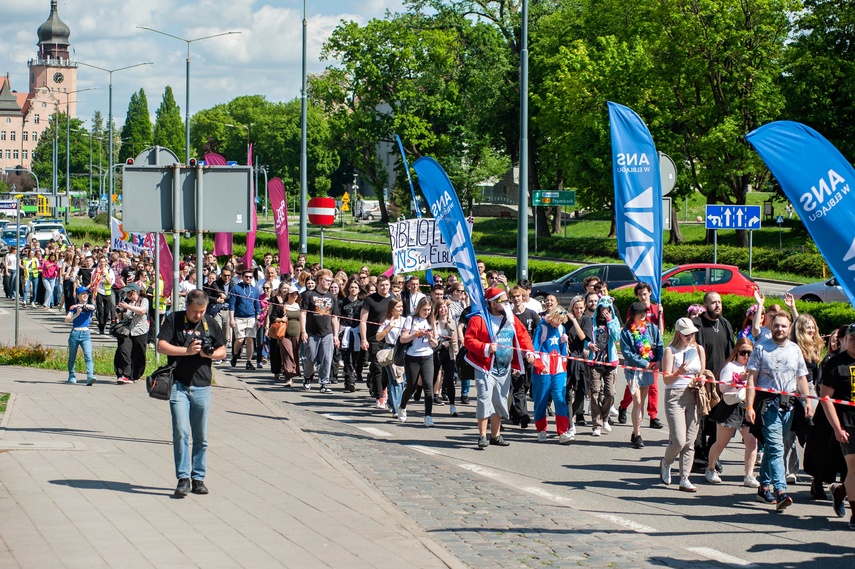 Studenci z kluczami miasta zdjęcie nr 348281