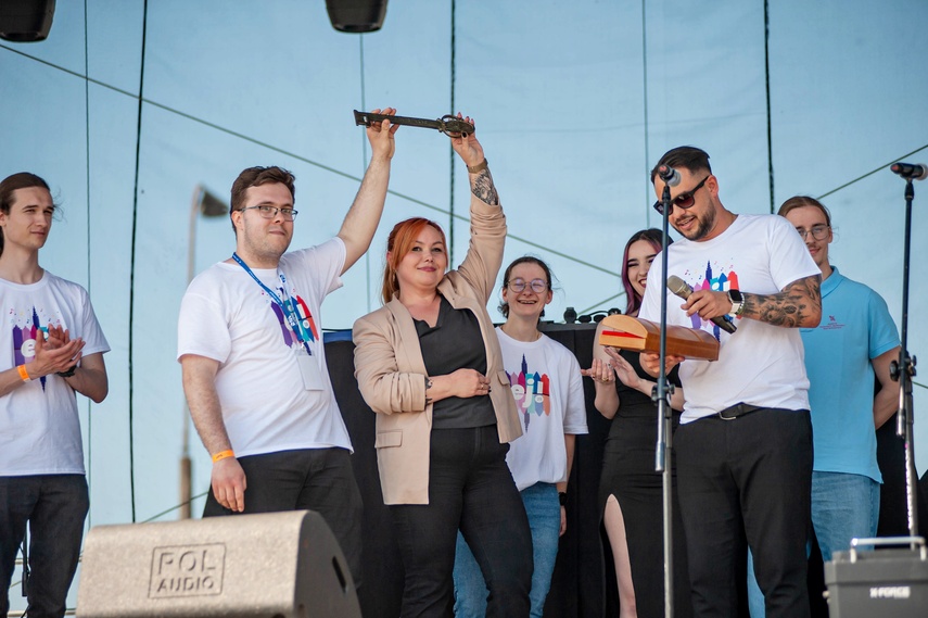 Studenci z kluczami miasta zdjęcie nr 348295