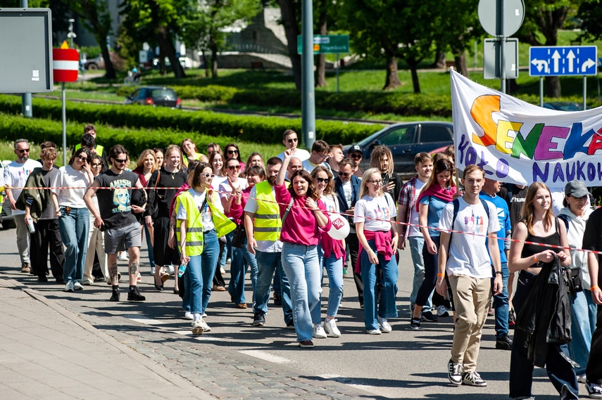 Studenci z kluczami miasta zdjęcie nr 348286